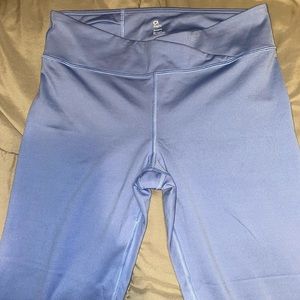 GapFit Eclipse and Blackout-leggings in light blue and blush pink both size m